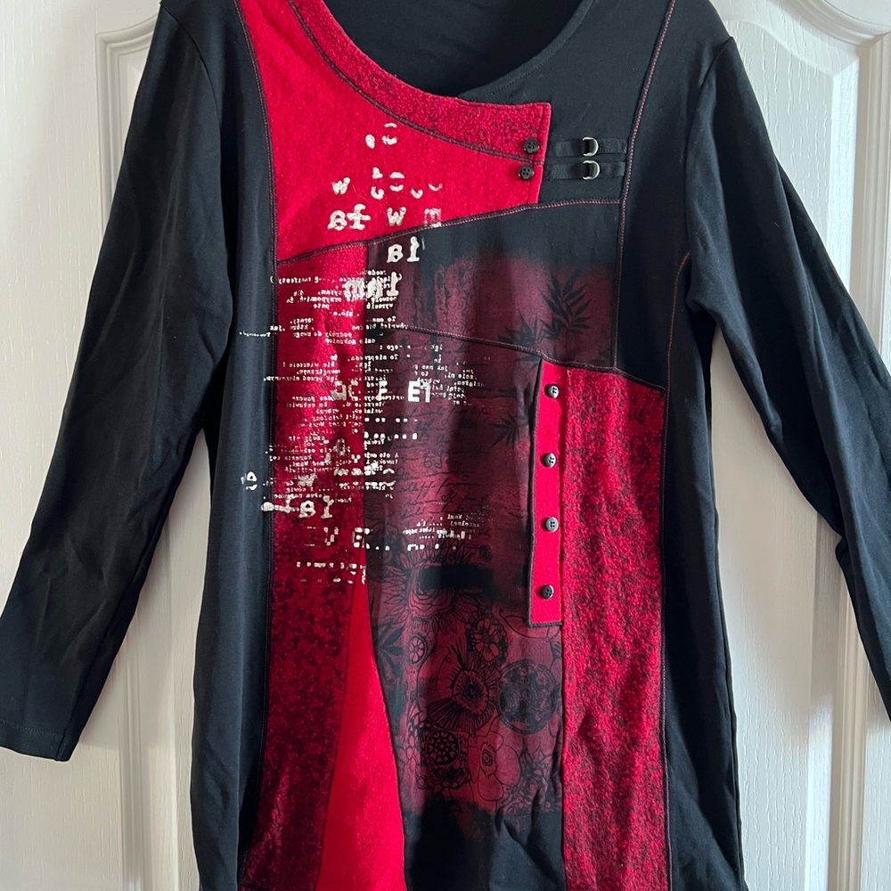 Stylish Black and Red Long Sleeve Top
